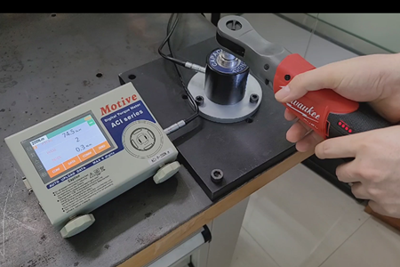 Motive扭力測試儀測試美沃奇(Milwaukee)棘輪扳手的正，反轉(zhuǎn)最大扭力
